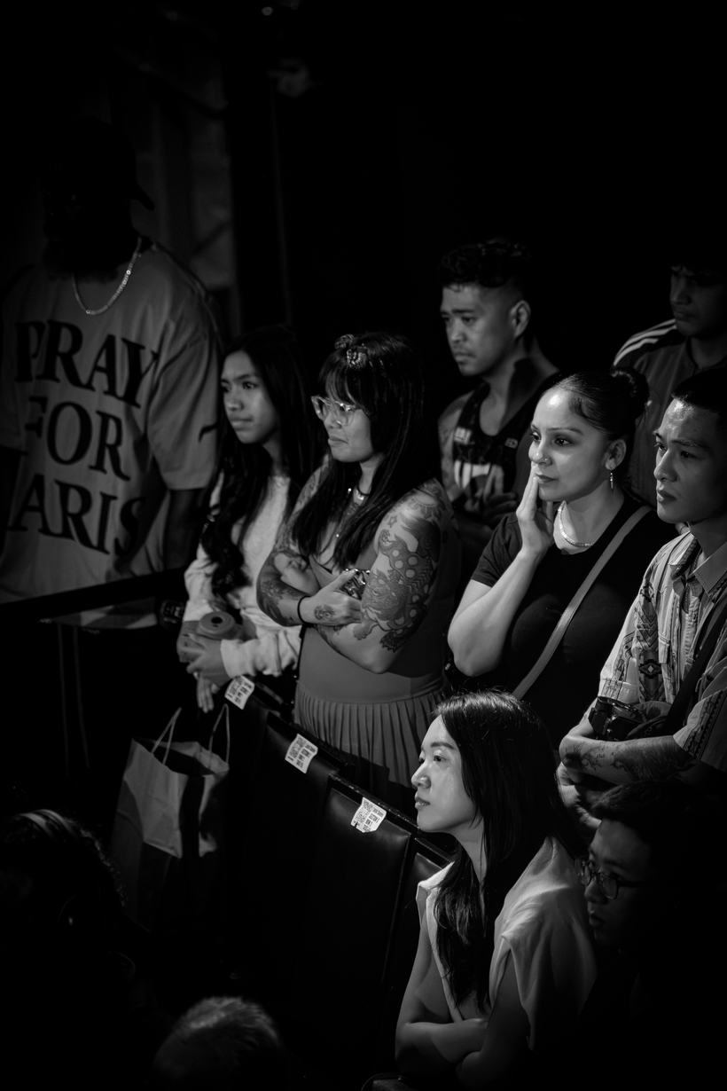 Row of spectators watching the fight from the front